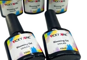 Blooming gel Vicky nail