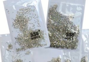 BOLSA CON CRISTALES PLATEADOS - 1440 PCS